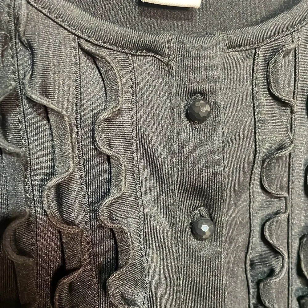 Avenue 18/20 black sleeveless ruffled front top fun buttons worn once euc